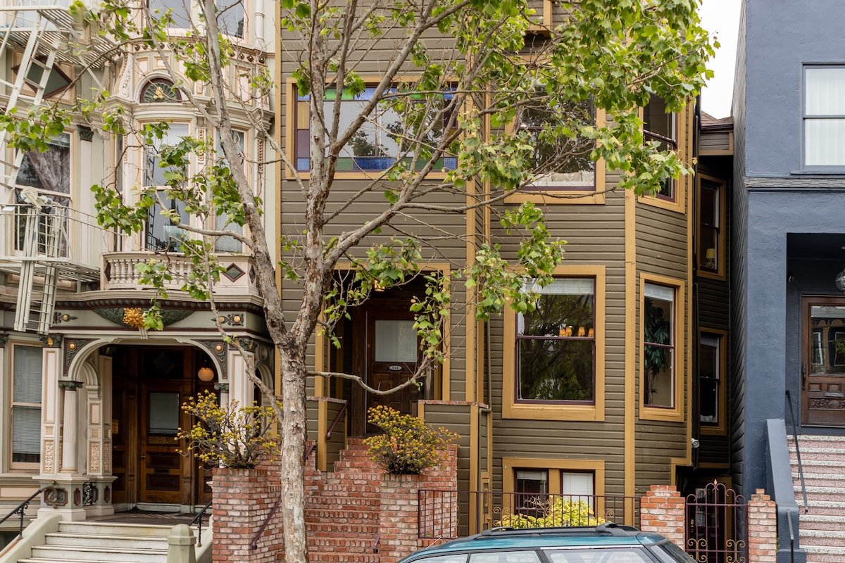 The Painted Man- SF Historic Victorian Mansion gallery image 3