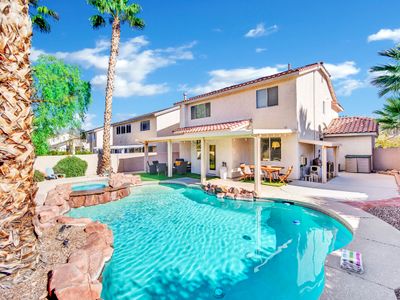 Pool Spa & Movie Retreat: 4BR Home Backyard Oasis