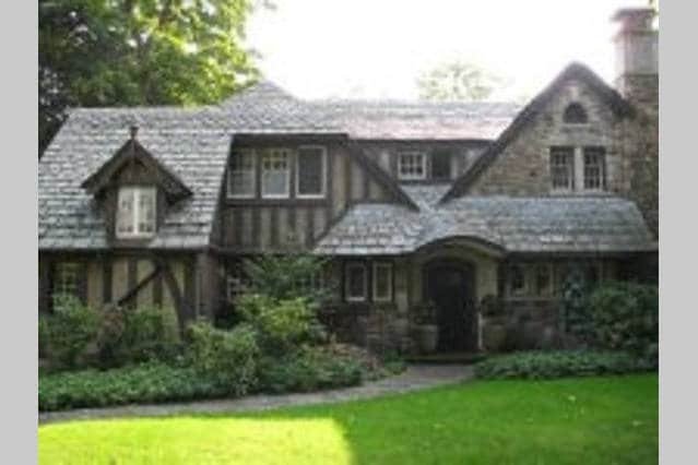 Four Bedroom, Historic Tudor in Maplewood District gallery image 4