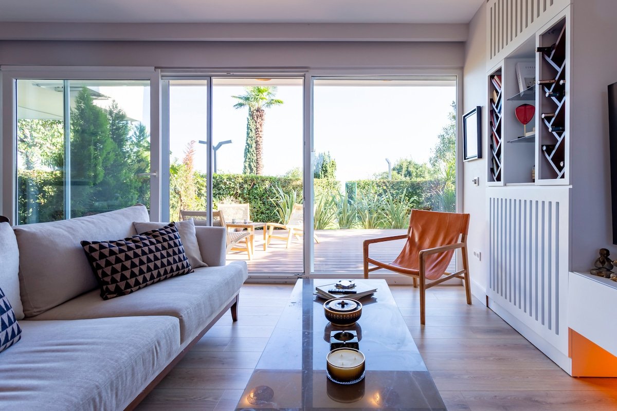 Bosphorus Garden Suite • Garden & Free Parking gallery image 2