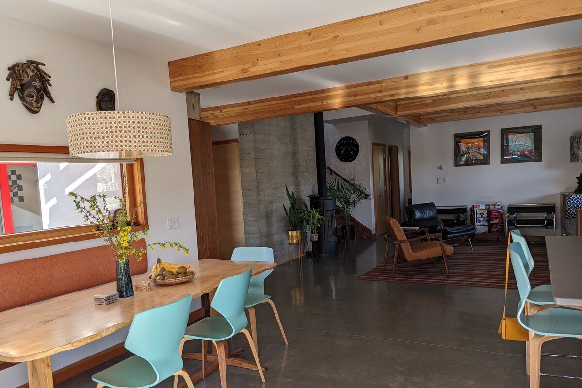 Downtown Beall Park Modern 2 Bedroom gallery image 4