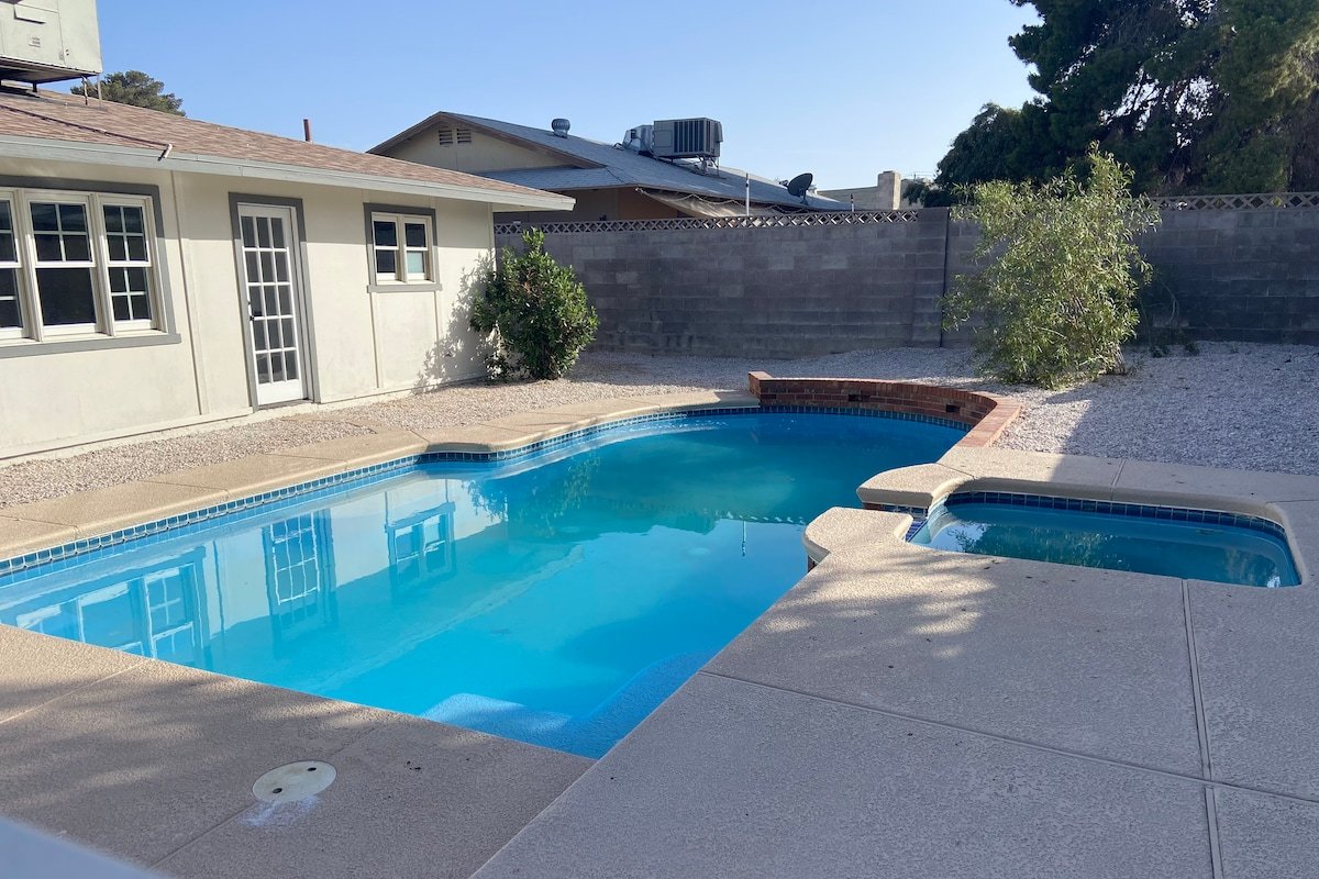 ESCAPE TO VEGAS gallery image 3