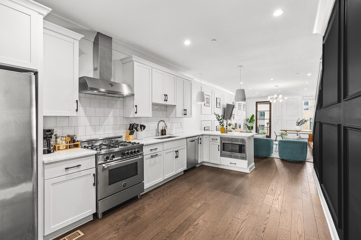 Rooftop Deck & Garage Walk 12 South, Restaurants gallery image 4