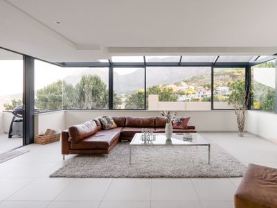 Sleek Apartment with Captivating Mountain Views