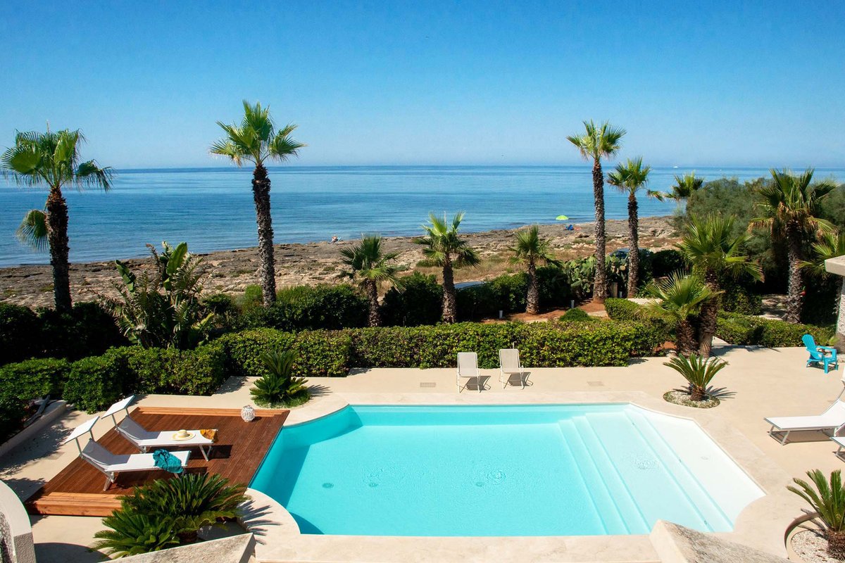 Villa White Dahlia, with pool and sea view