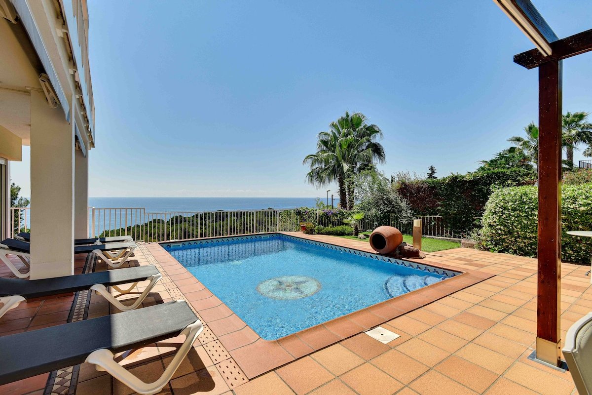 ★ CoastalVillas – Villa Beau Soleil ★ near beach gallery image 4