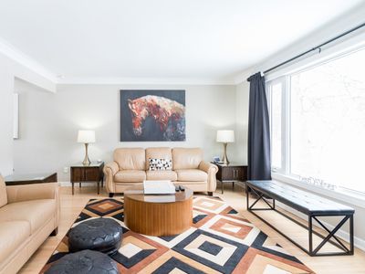 Academy/Wellington, 5 beds, 4 Big TV’s, parking