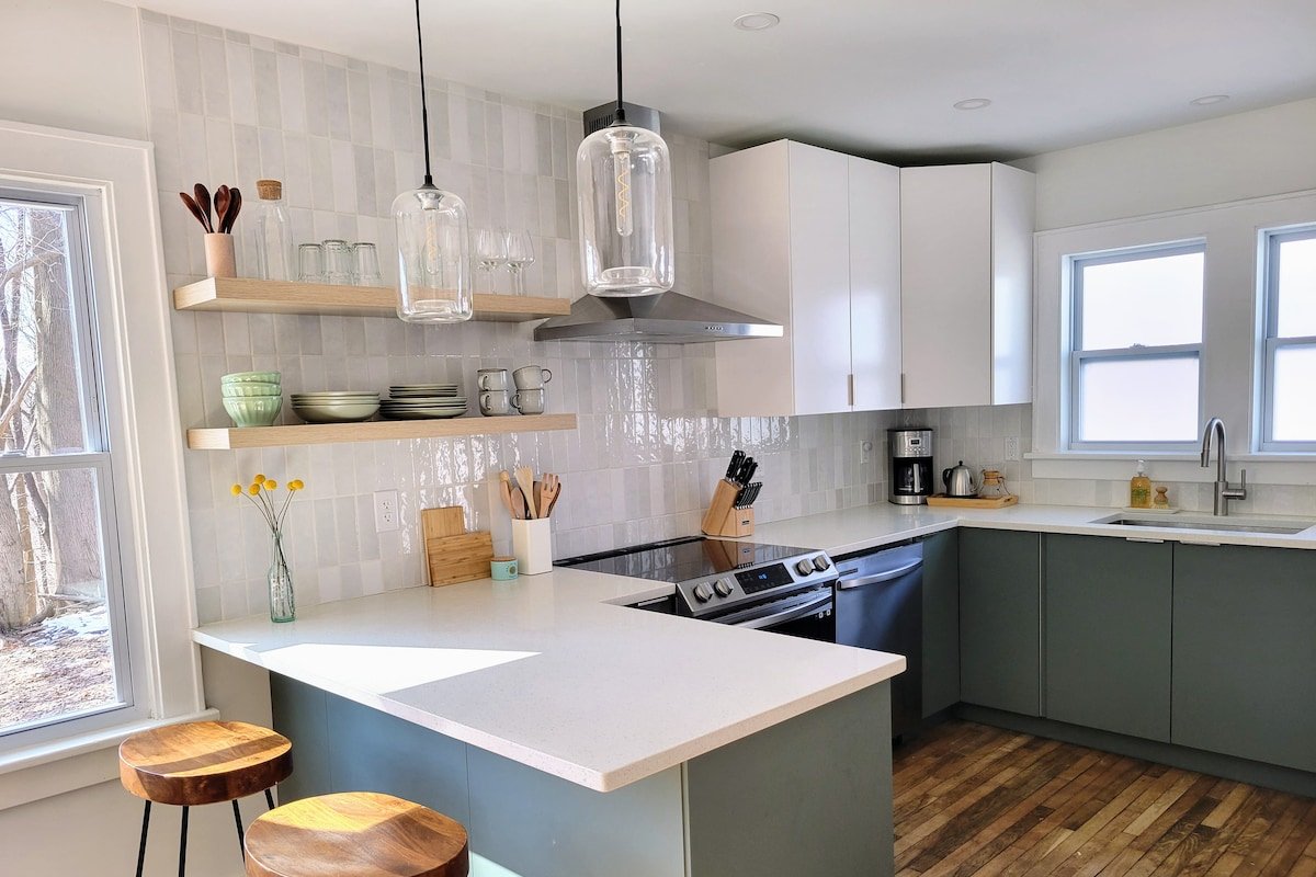 Modern Cottage-Perfect for Families! gallery image 3