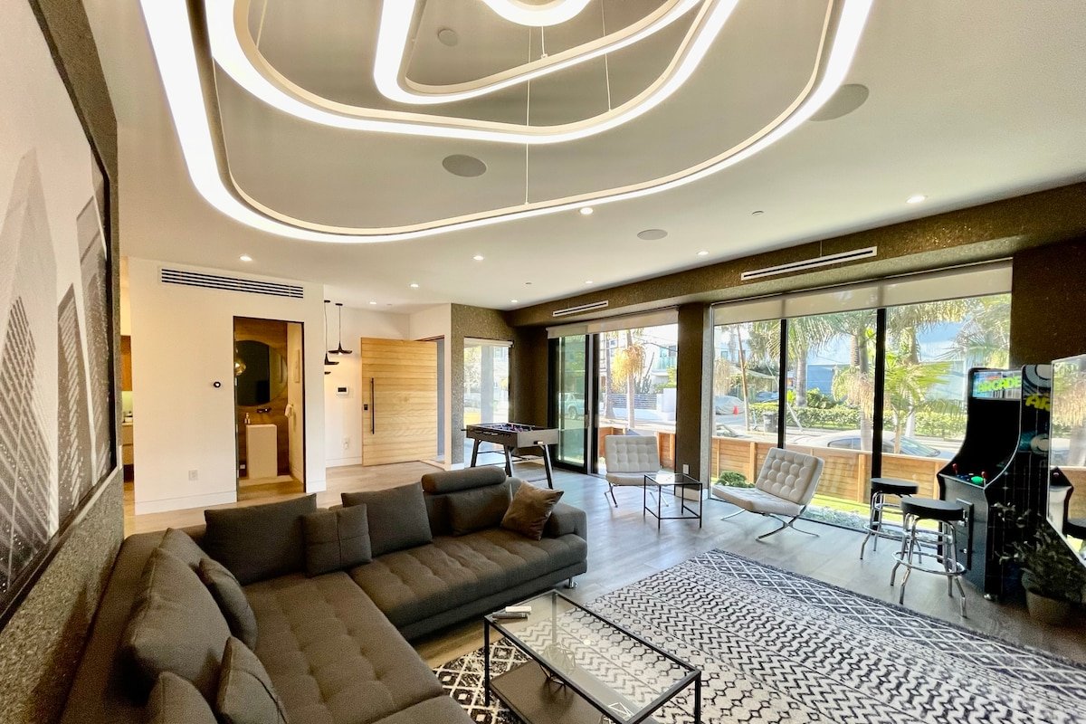 Luxurious Venice Pad with Amazing Rooftop Deck!! gallery image 2