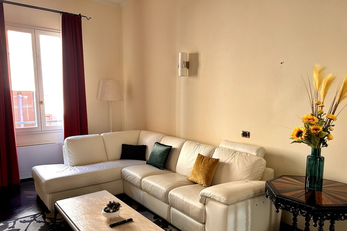 Piazza Maggiore Luxury Apartment gallery image 4