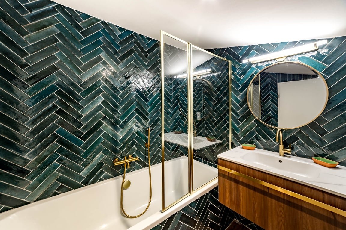 High-end apartment overlooking the quays AIL gallery image 4