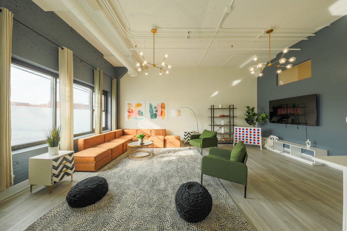 Spacious 6BR South Loop Suite Near McCormick Place