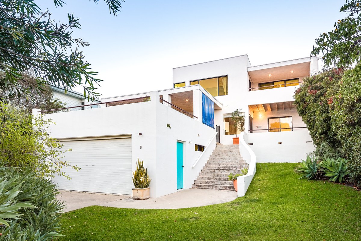 Casa Feliz—Mediterranean-style Coastal Getaway