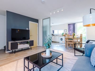 3BR House | Sleeps 6 | Etihad Stad | Free Parking