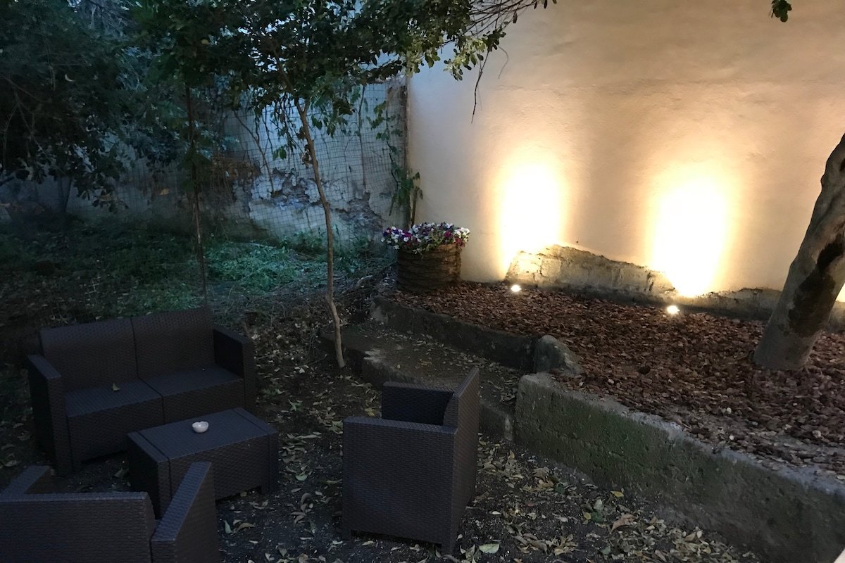 B&b, la casa di flora centro storico Giardino. gallery image 3