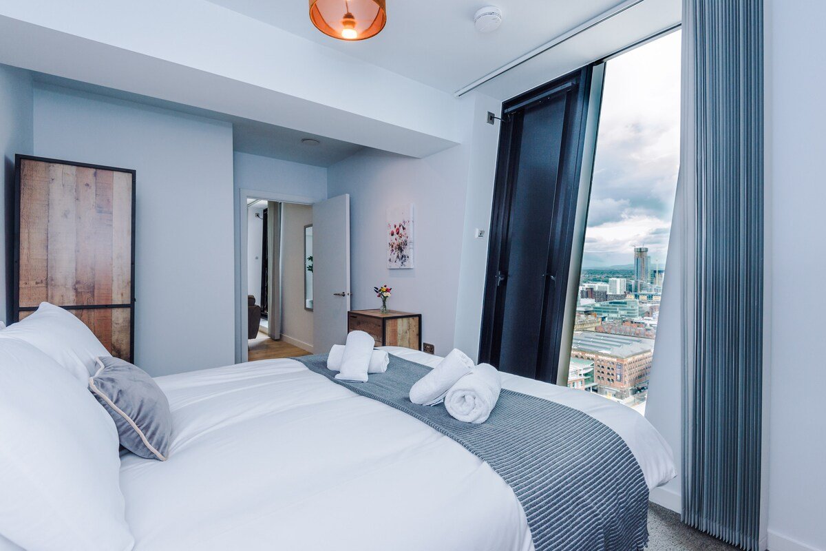 3 Bed Apt with Skyline Views in Central Manchester gallery image 5