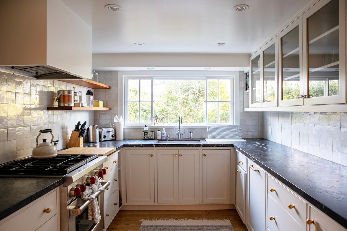 Fernwood Canyon Escape w/Sauna, Bocce & Cottage gallery image 5