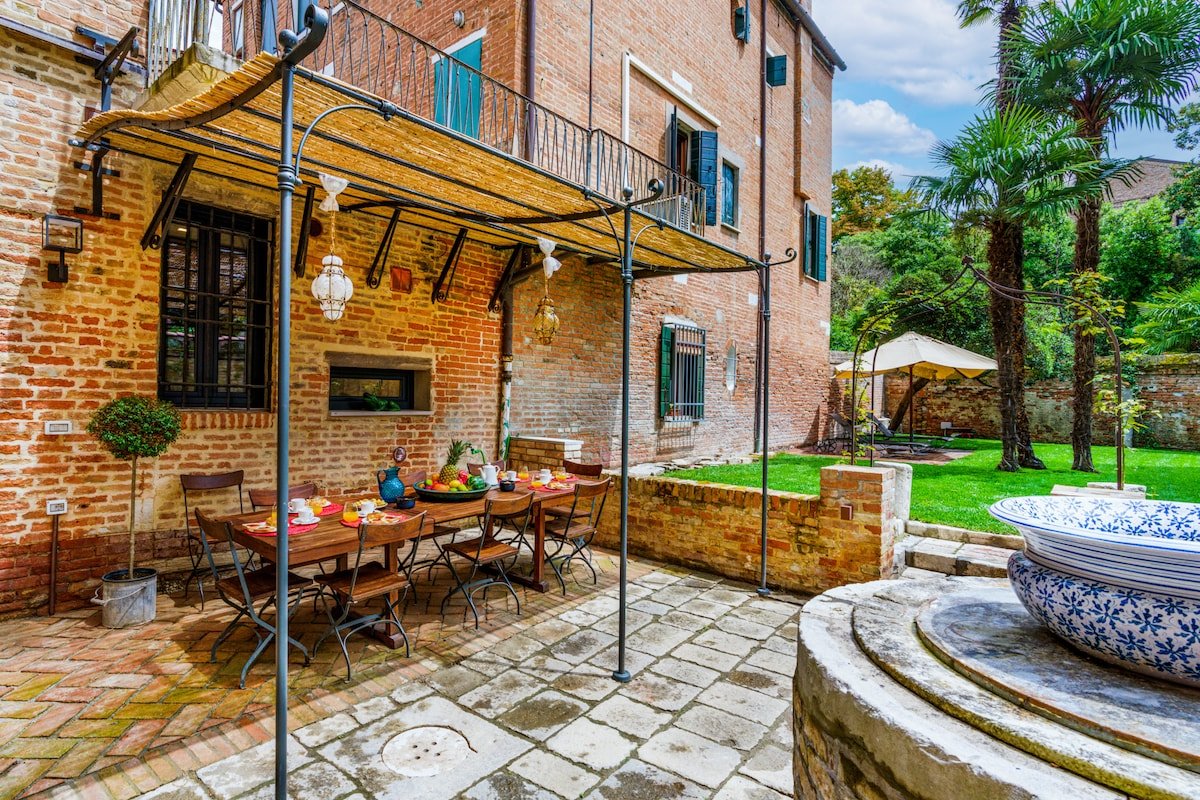 Corte della Palma Superb Venetian Garden gallery image 2