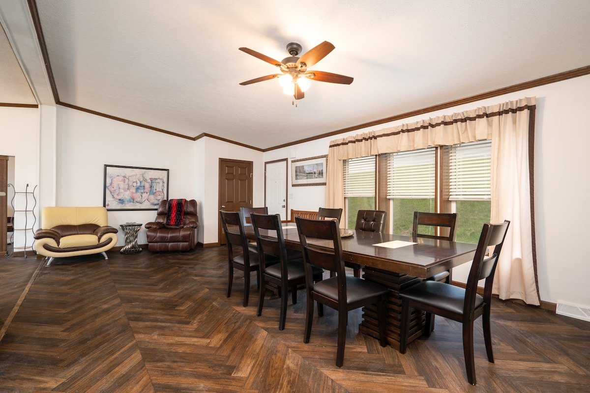 Cozy Lakefront! FirePit, Fireplace, Trails, Games gallery image 5