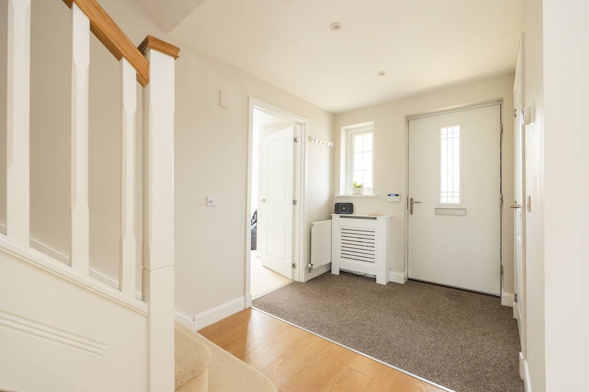 Luxury Detached Home gallery image 4