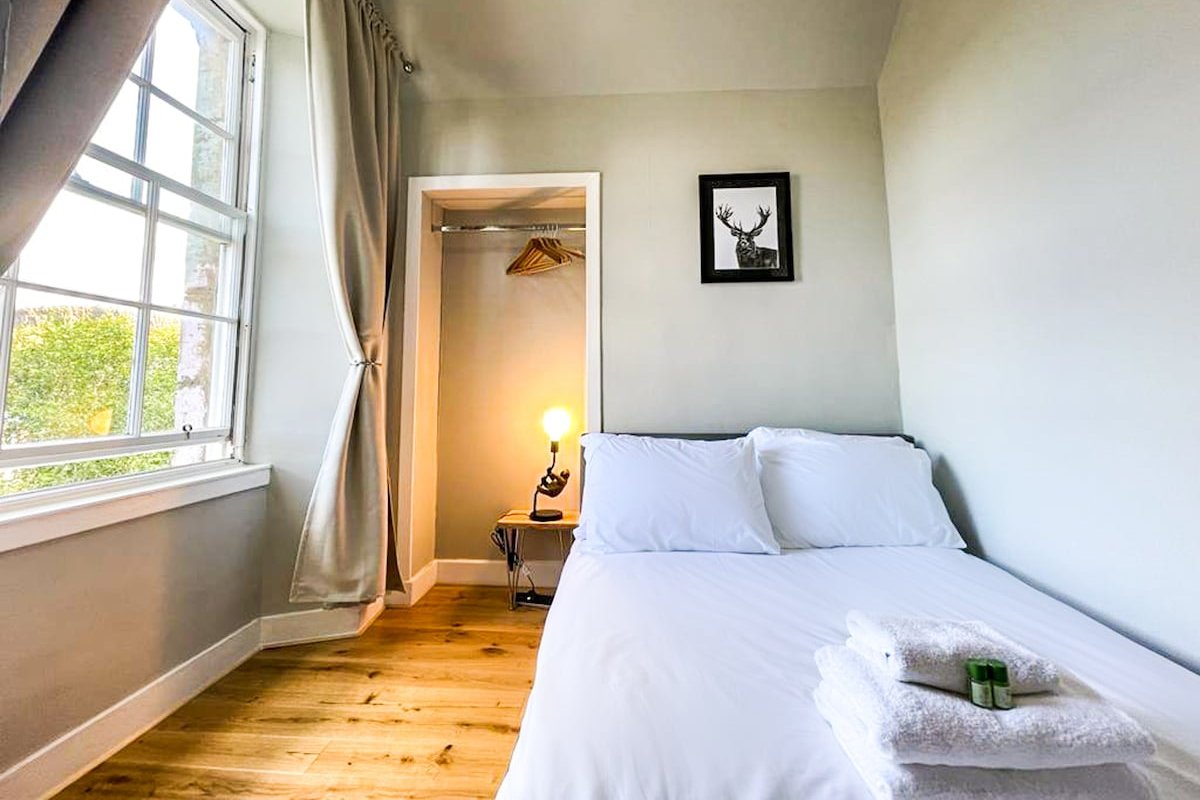 Charming 3 Bed Apartment in The Old Town gallery image 4