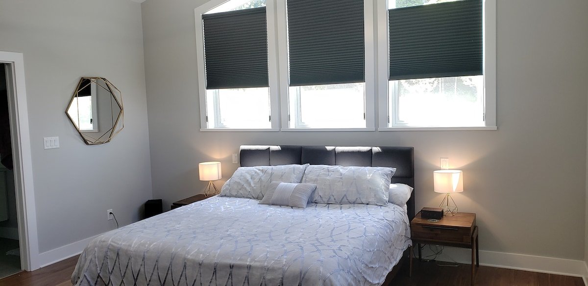 Modern Bear Mountain Getaway gallery image 3