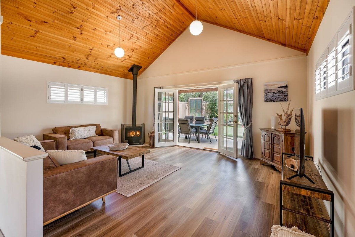 Driftwood: True Beachside Bliss with Games Galore gallery image 2