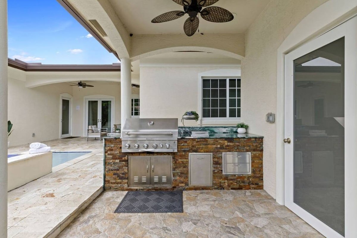 Modern Estate + Heated Pool, HotTub & Game Room! gallery image 5