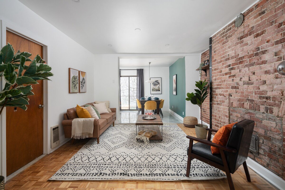 Unique,Old,Montreal & Yard Patio 10 Guests gallery image 4