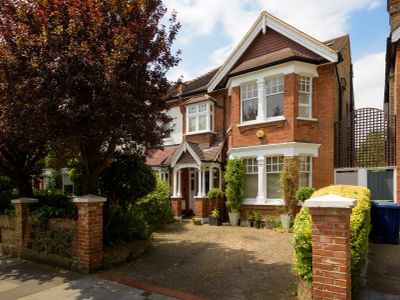 Luxury 6 Double Bedroom London Town house