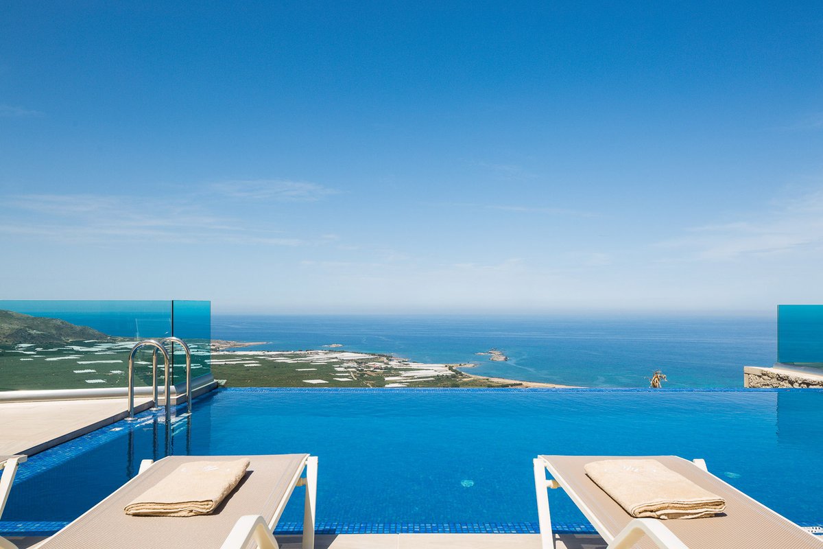 Bonsai Villa, 3 BD, 3 BA, lovely sea views