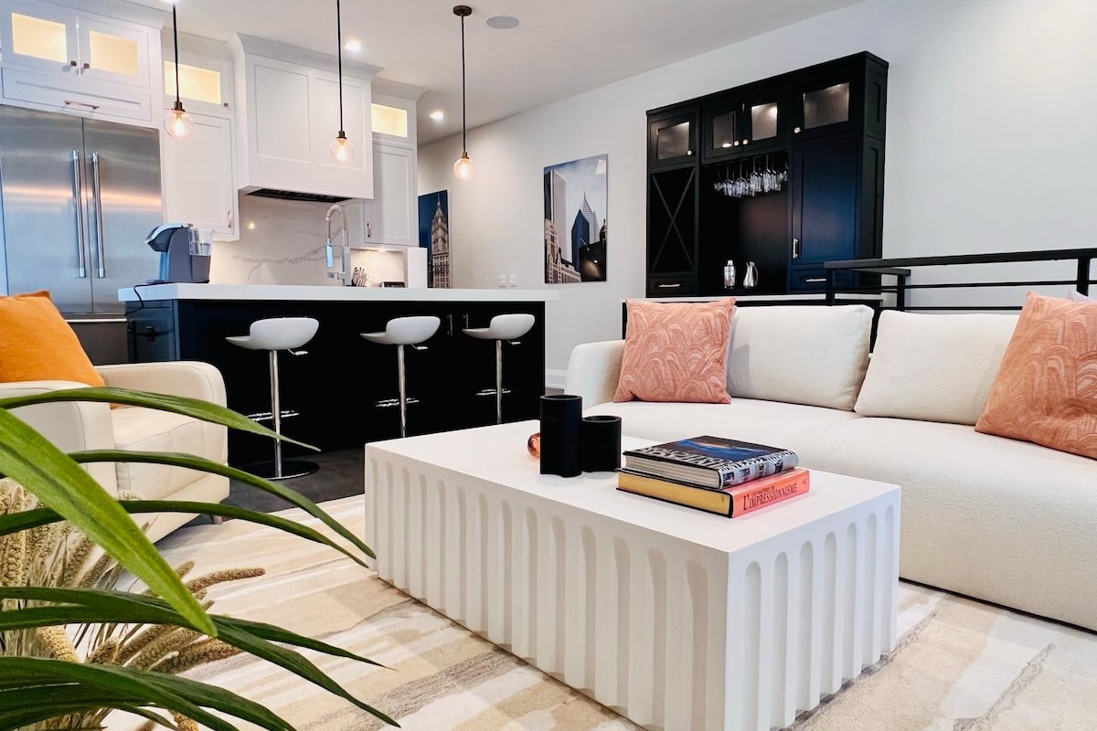 Modern 3BR with Private Rooftop & Free Parking gallery image 5