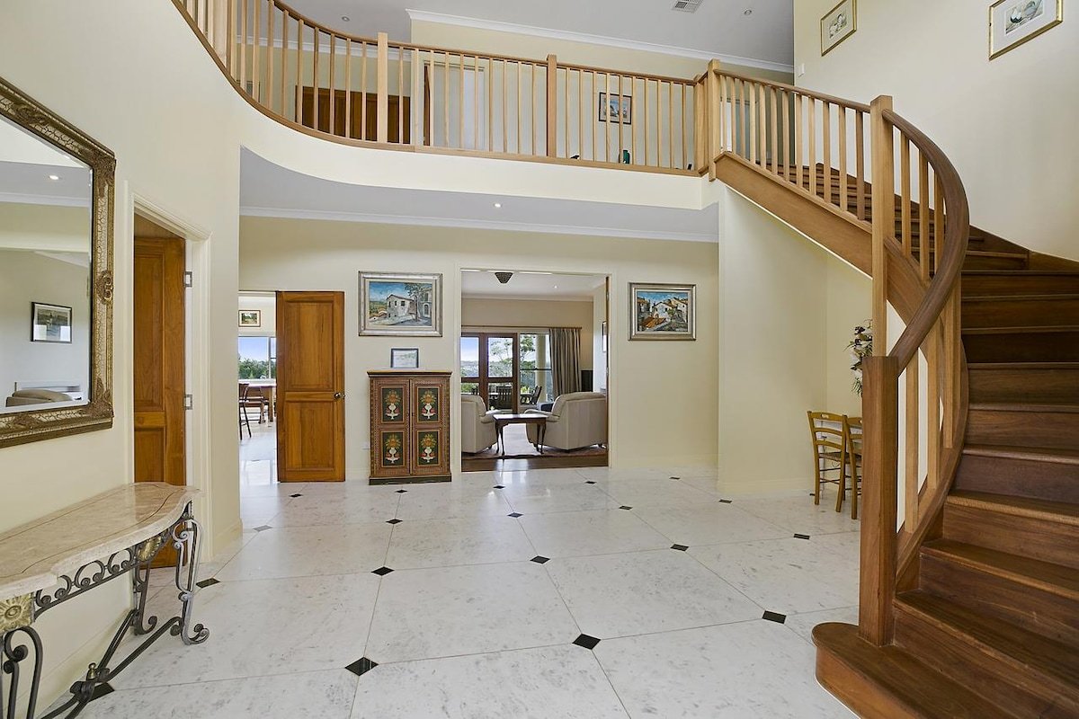 Lemon Grove – Montville Manor with Lake & Mountai gallery image 4