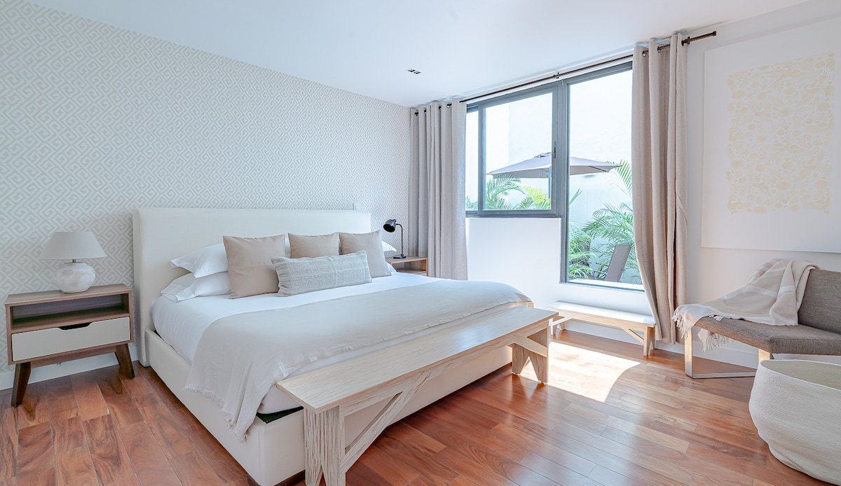 Best Location, 3BR with A/C, Sunny Terrace, gallery image 4