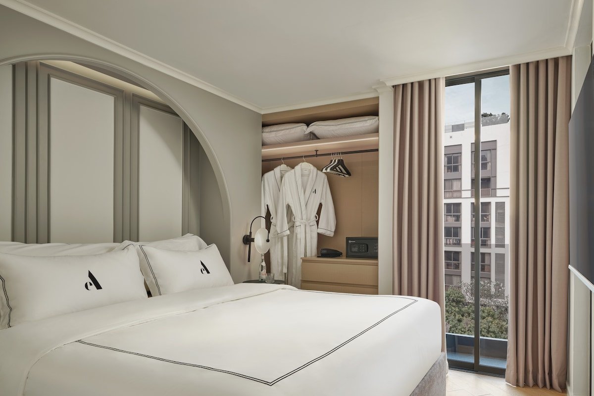 Designer 2BR Suite in downtown BKK | Sukhumvit 31 gallery image 5