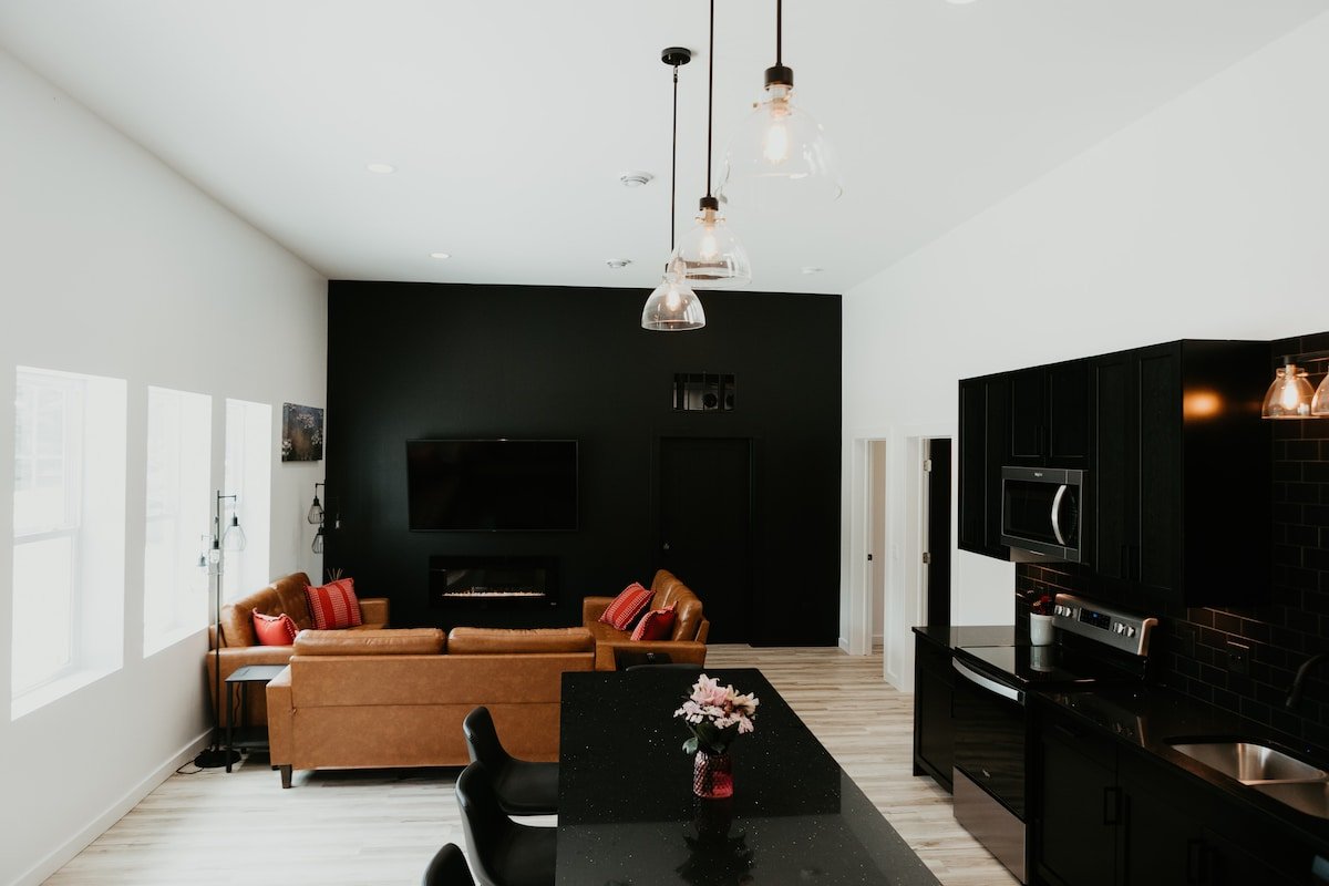 Black Steel Suites 2 gallery image 2