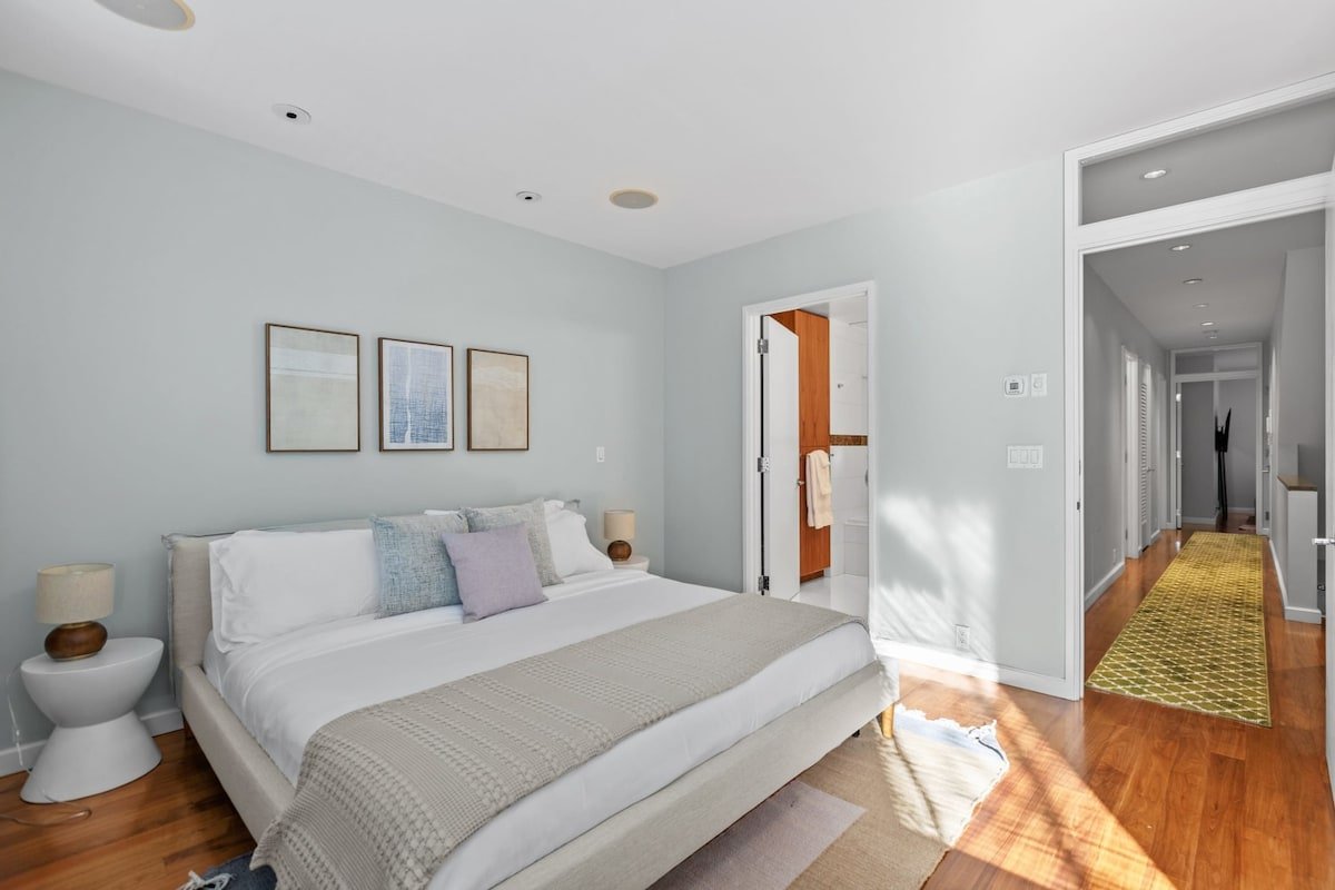 Rove Travel | Gotham House I |4BR Triplex w/Garden gallery image 4