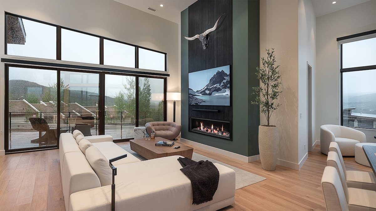 Scenic Sanctuary Above it All | Raptor Ridge