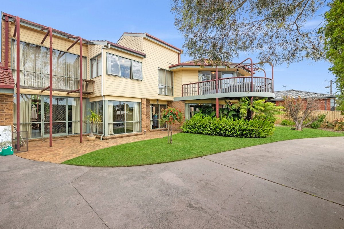 Central Fischer gallery image 2