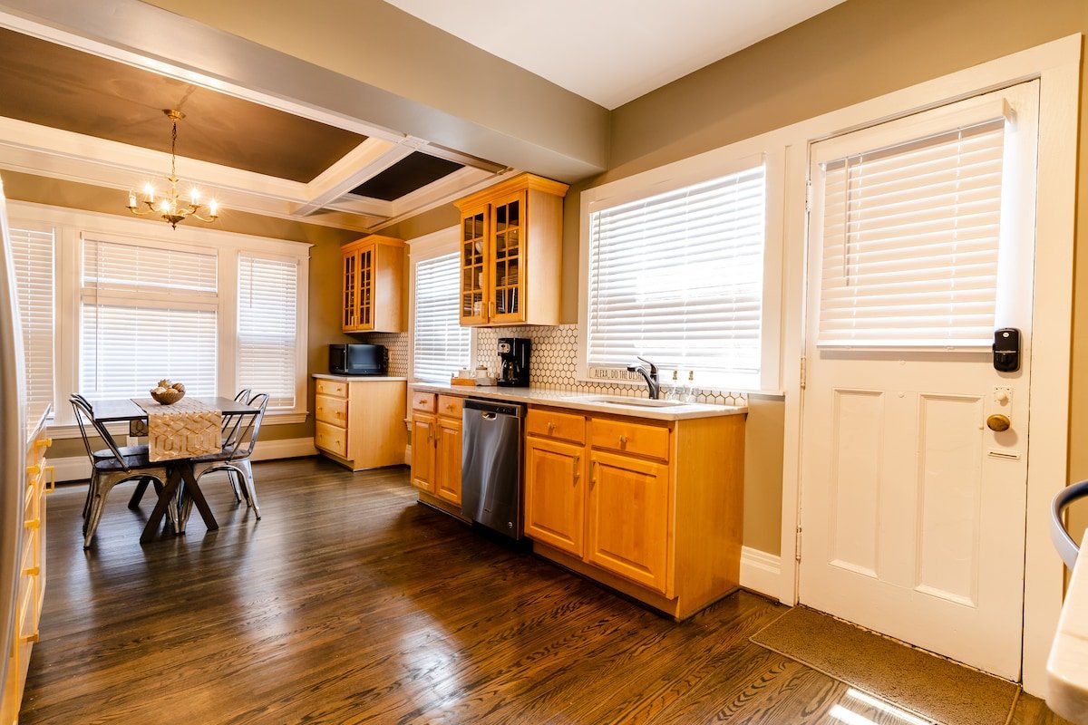 Beautifully Restored 3 bedroom on Park Avenue gallery image 4