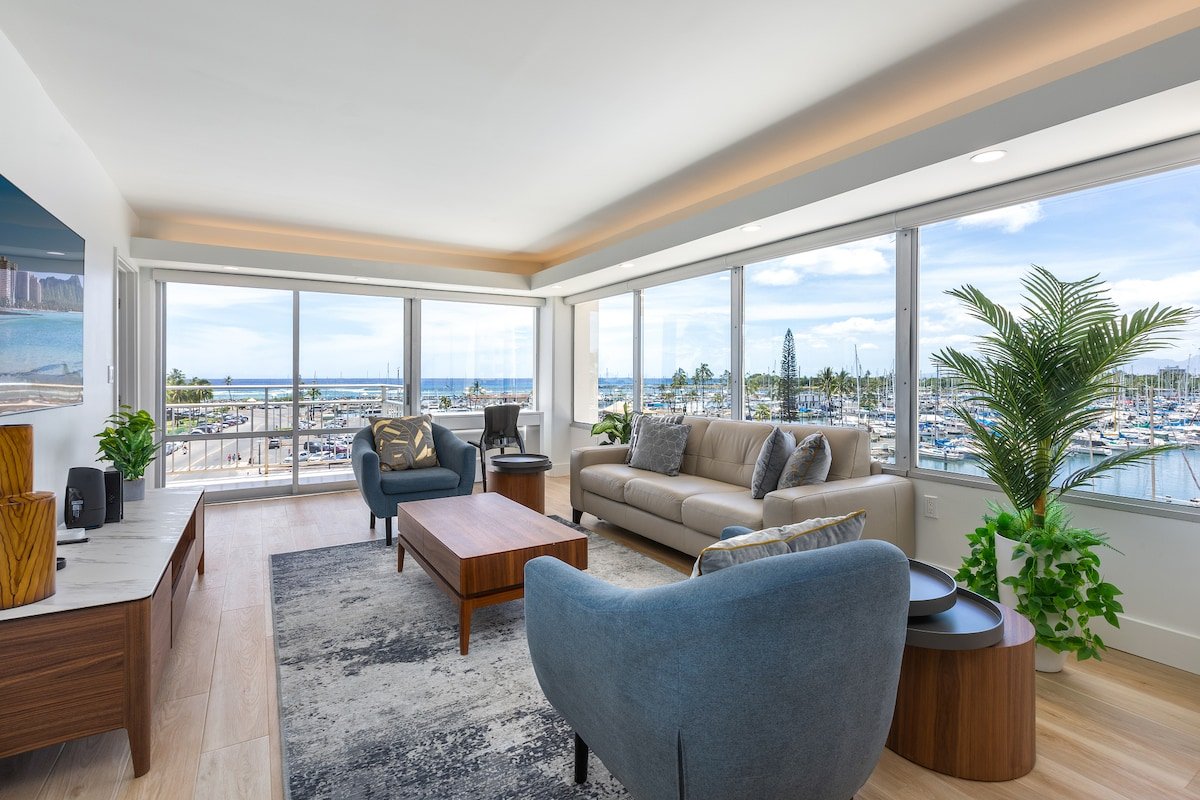 Ilikai 2 Bd – Ocean View One Free Parking/AC gallery image 3