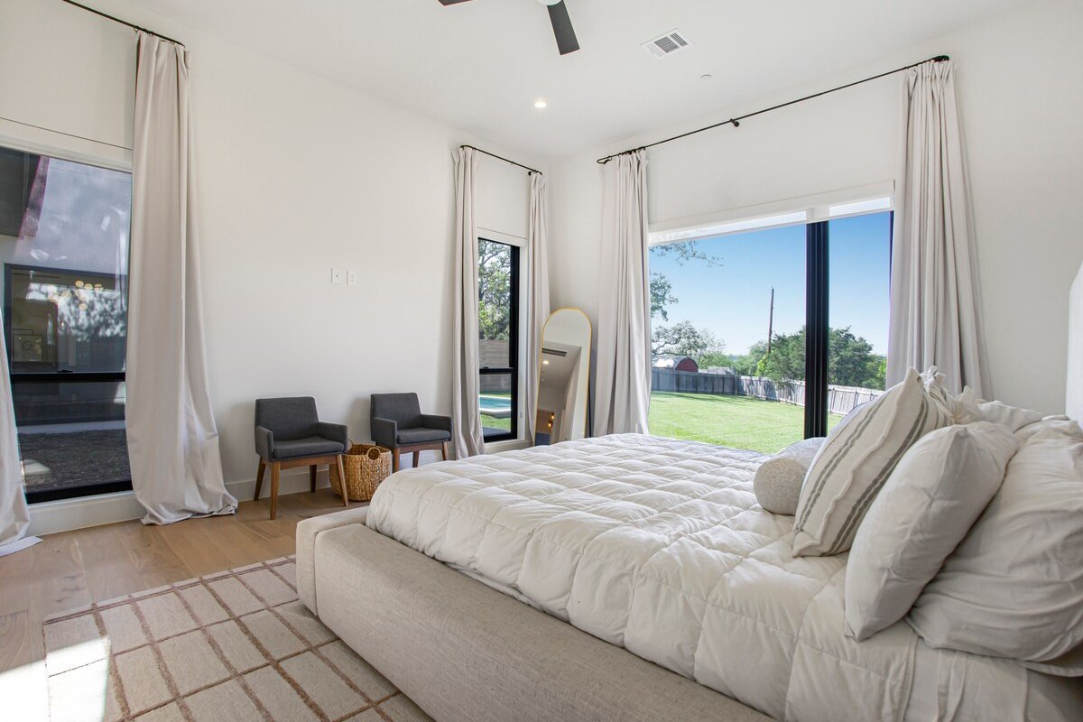 Modern Luxe Stay w/ Pool gallery image 2