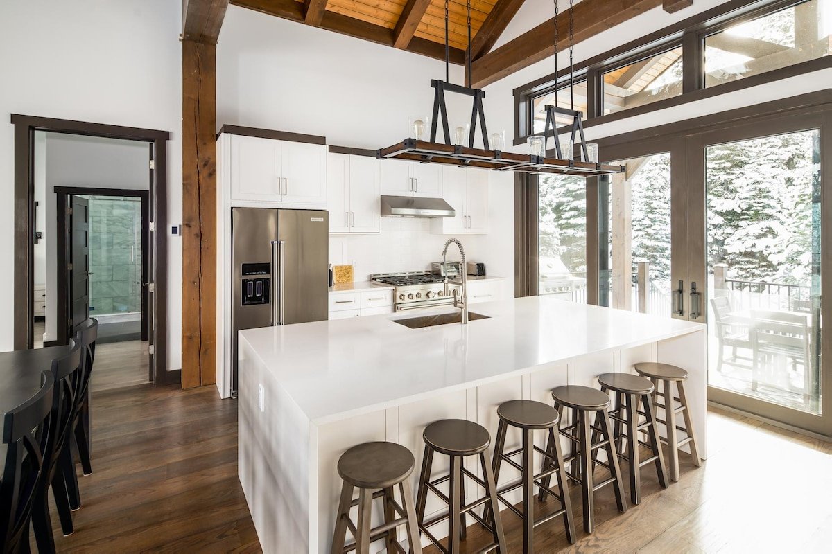 360 Chalet-Spanish Peaks! Sweeping Views! Hot Tub! gallery image 2