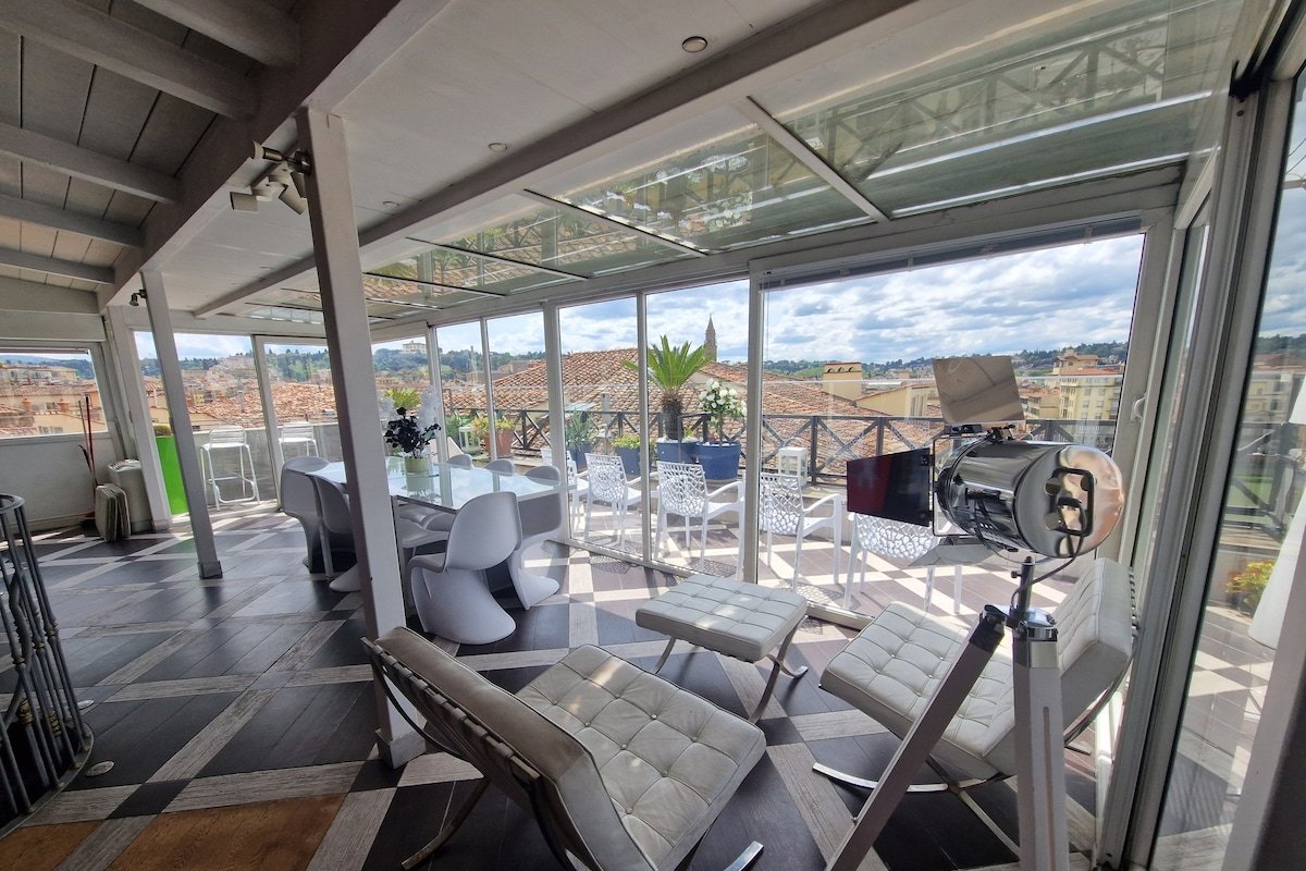 AT THE TOP- PENTHOUSE view’s on all FLORENCE gallery image 3