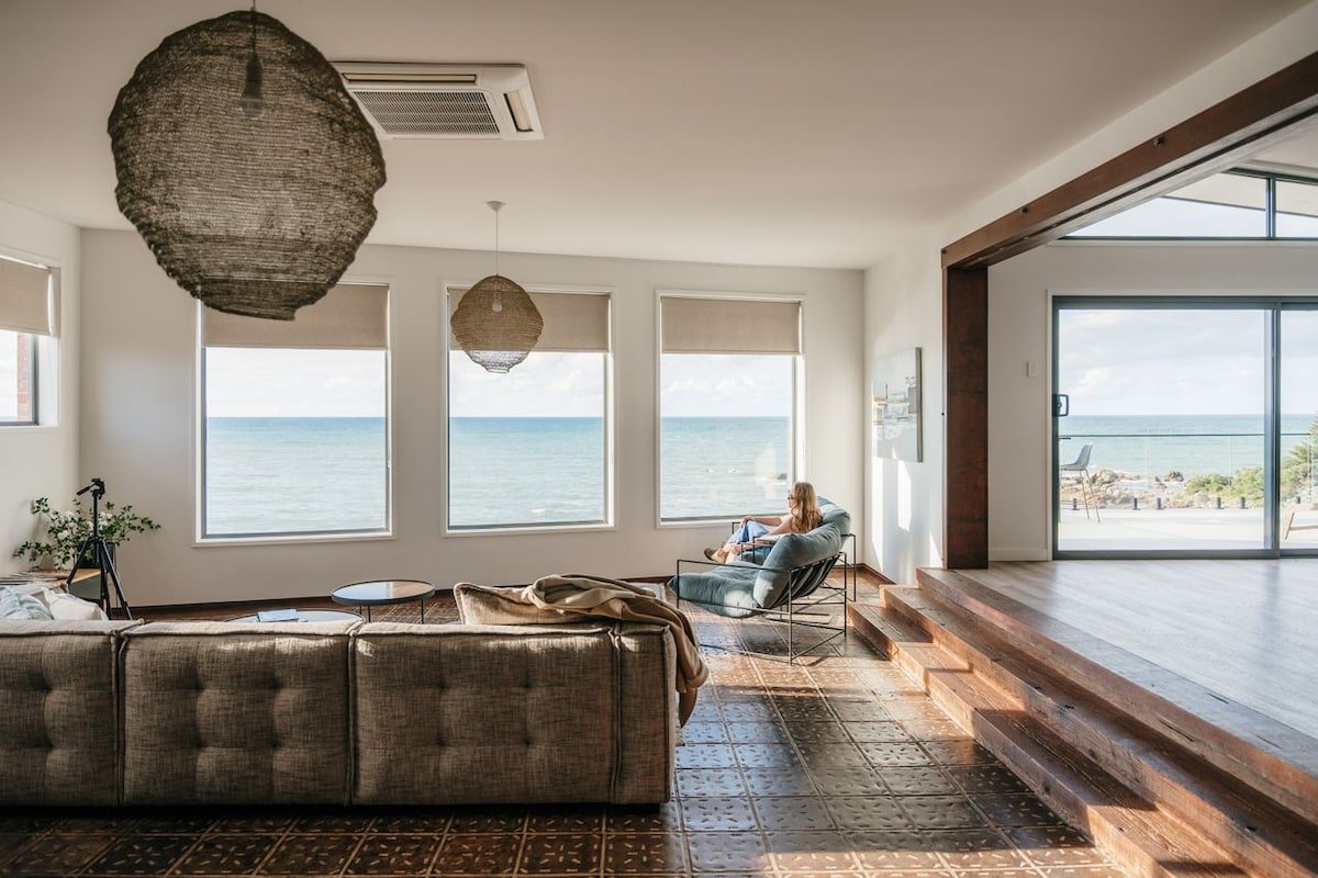 Novo Luxury Apartment Penguin Accommodation Itas gallery image 5