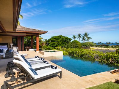 Lavish Oceanview Estate w/Private Pool, Spa & AC