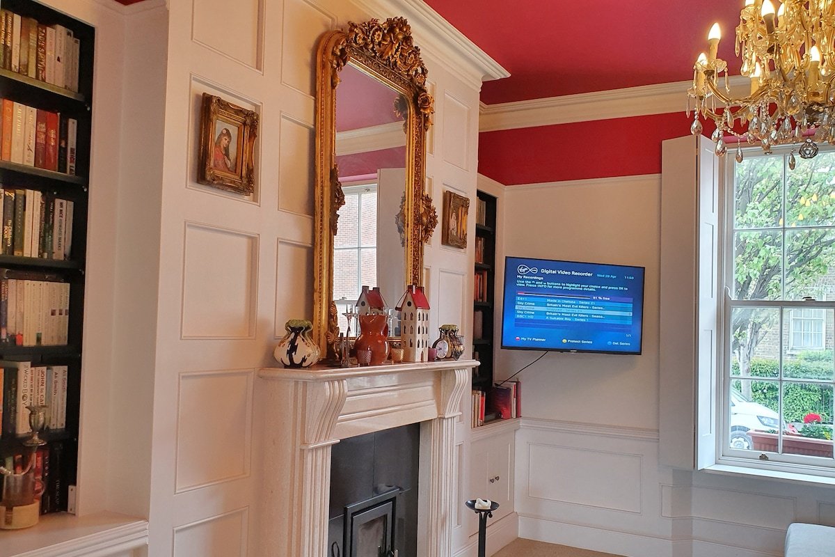 New Spacious Georgian House, Centrally Located! gallery image 3