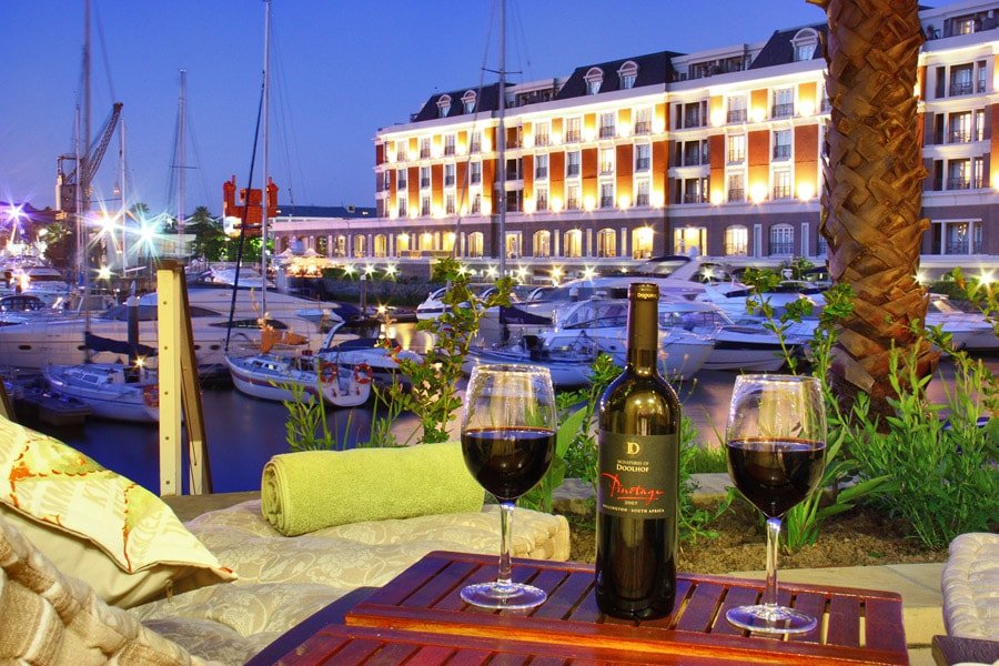 Safe and luxurious apartment in the V&A Waterfront gallery image 2