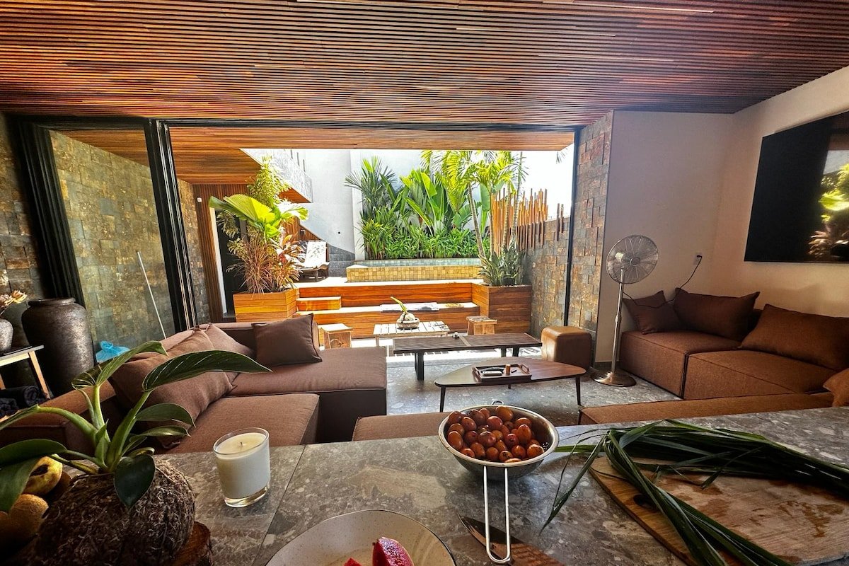 Seaview rooftop with private heated pool &barbecue gallery image 3