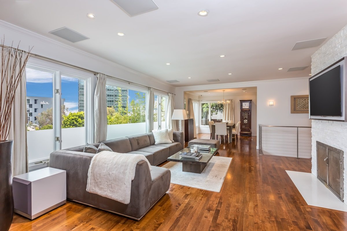 Sunset Strip 5* Resort Like Home w/Pool/Spa + More gallery image 5